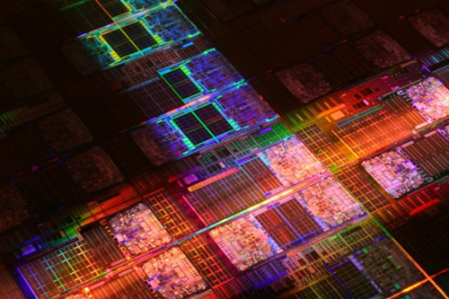 Nauji „Intel Xeon“ procesoriai kilsteli našumo kartelę