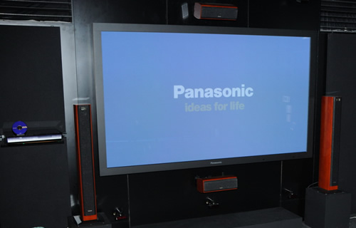 „Panasonic“ sukūrė pirmąją pasaulyje 3D „full-HD“ kino teatro sistemą