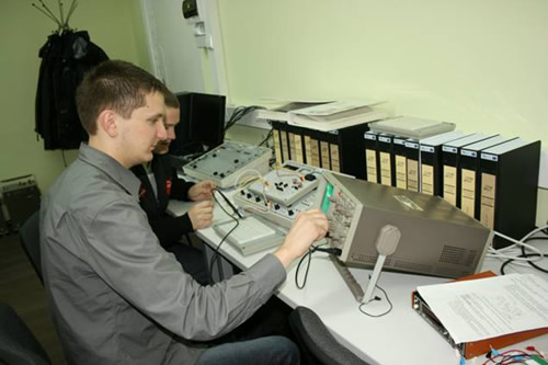 Geriausias būdas studijuoti – teorines žinias išbandyti praktiškai laboratorinių darbų metu