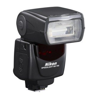 Tebūnie šviesa! „Nikon“ pristato naują blykstę „Speedlight“ – SB-700