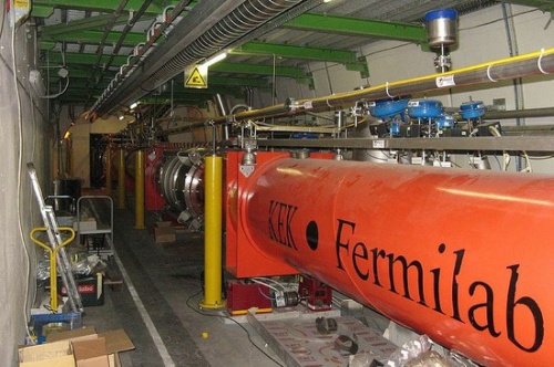 Superlaidūs magnetai LHC greitintuve 