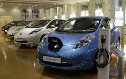 „Nissan Leaf“ vairuotojai skundžiasi dėl elektromobilio užvedimo sistemos