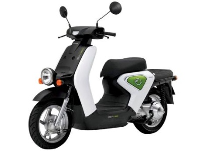 „Honda“ Europoje pristatė elektrinį motorolerį