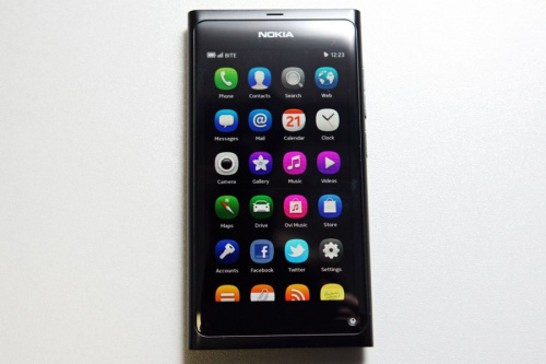 „Nokia N9“ su unikalia operacine sistema: apžvalga