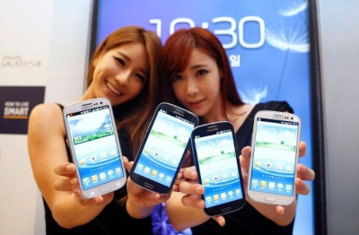 „Samsung Galaxy S III“ turi problemų su baterija