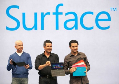 „Microsoft“ jaučia planšetiniams kompiuteriams „Surface“ skirtų korpusų deficitą