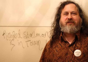 Richard Stallman nerimauja dėl „Steam“ DRM apsaugos etiškumo „Linux“ sistemose. Ar verta?