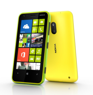 „Nokia“ pristatė trečiąjį, pigiausią telefoną su „Windows Phone 8“ – „Nokia Lumia 620“