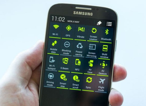 „Samsung Galaxy S4“: plastmasinis feraris