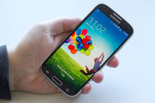 „Samsung Galaxy S4“: plastmasinis feraris