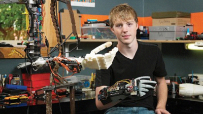 17-metis paauglys sukūrė mintimis valdomą rankos protezą