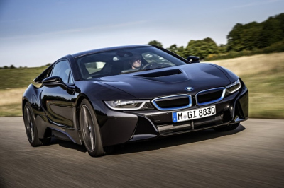 Įspūdingomis charakteristikomis pasižymintis „BMW i8“ parengtas gamybai