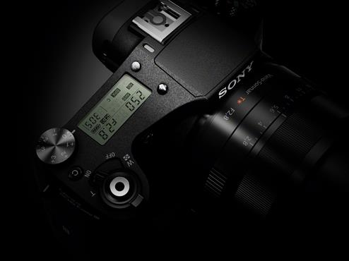 „Sony Cyber-shot RX10“ – įvairiapusis funkcionalumas ir kompaktiška forma