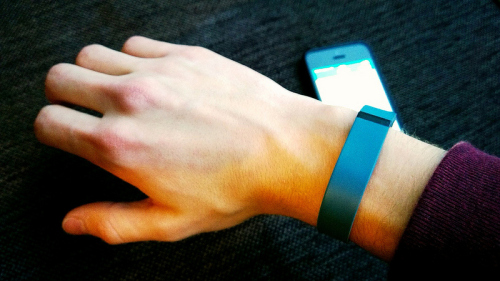 „Fitbit Flex“ apyrankės apžvalga. Kaip jaustis, kai skaičiuoja tavo žingsnius?