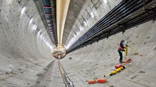 Galingiausią pasaulyje tunelių rausimo mašiną po Sietlu sustabdė neidentifikuotas požeminis darinys