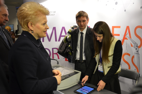 Aklųjų „baltąją lazdelę“ pakeis pjezoelektrinis liestukas