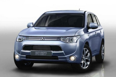 Britai įvertino hibridinį „Mitsubishi“ visureigį