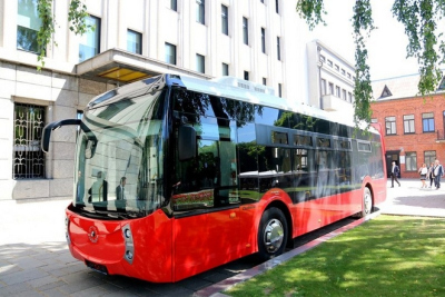 Kauną pasiekė pirmasis elektra ir dujomis varomas autobusas