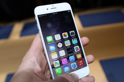 Didžiausių talpų „iPhone 6“ ir „iPhone 6 Plus“ modeliuose jau bus instaliuotos „iLife“ ir „iWork“ programos