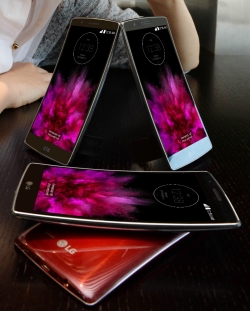 LG flagmanas „G Flex2“ į Lietuvą atkeliaus jau šį mėnesį