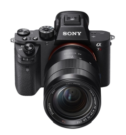 „Sony a7R II“: viso kadro sisteminis fotoaparatas su 42 mln. taškų ir 4K vaizdo įrašymu