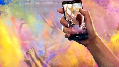 „Sony“ pristatė telefoną „Xperia Z4v“ su „Quad HD“ ekranu