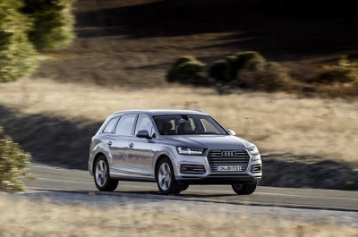 „Audi Q7“ – dabar jau ir hibridinis