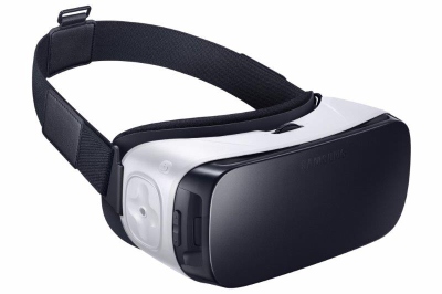 Virtualios realybės įrenginį „Samsung Gear VR“ gali įsigyti ir lietuviai