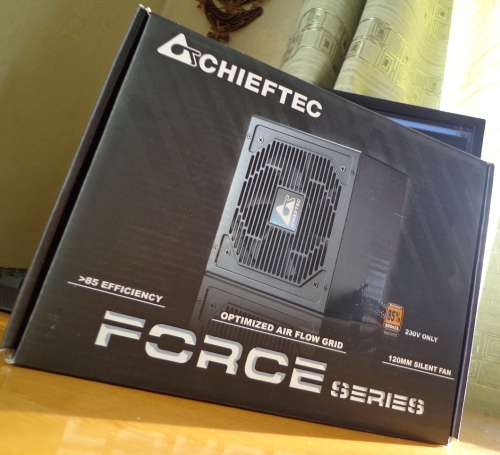 Sveiki atvykę į 2005-uosius: „Chieftec Force“ 450 W PSU apžvalga