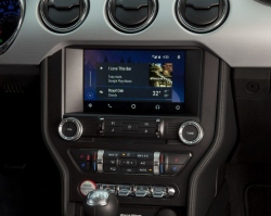 „Ford“ į visus 2017 metų automobilius diegs „Android Auto“ sistemą