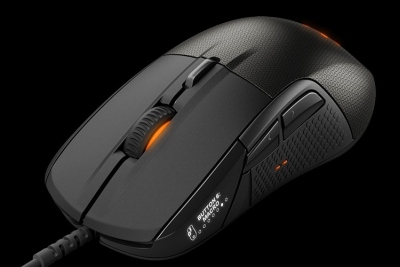 Pelė žaidimų mėgėjams „SteelSeries Rival 700“ su OLED ekranu ir atgaliniu ryšiu