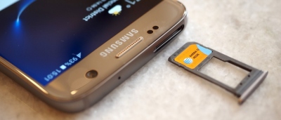 Paaiškino, kodėl „Galaxy S6“ neturėjo „microSD“ lizdo