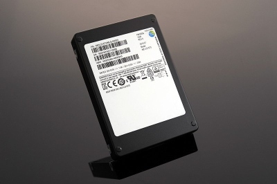 „Samsung“ pristato 15,36 TB talpos SSD kietąjį diską