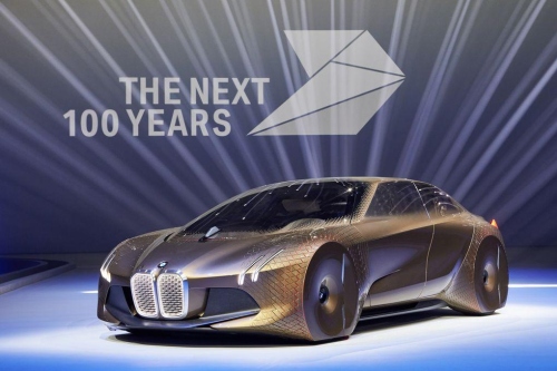 Naują šimtmetį BMW koncernas pradeda pristatydamas futuristinį automobilį