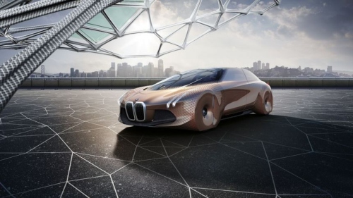 Naują šimtmetį BMW koncernas pradeda pristatydamas futuristinį automobilį