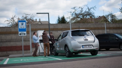 Tyliajame elektromobilių maratone – net 10 „Nissan Leaf“