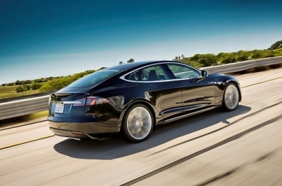 „Tesla“ pristato dvi pigesnes „Model S“ versijas