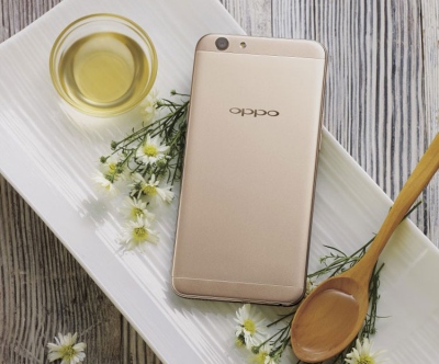 Pristatytas išmanusis „Oppo F1s“ su 16 MP kamera asmenukėms