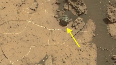 Naujas „Curiosity“ trofėjus – zondas Marse rado gluminantį metalo meteoritą