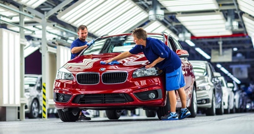 Pardavimo rekordus mušantis BMW nežada mažinti apsukų