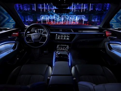   Audi revealed the appearance of an Audi electric vehicle interior e-tron. 