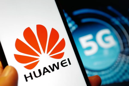 2020 metais „Huawei“ pajamos augo, nepaisant sankcijų