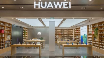 „Huawei“ parduotuvės susiduria su kurioziška problema: ir liūdna, ir keista