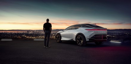 „Lexus“ pardavė jau 2 milijonus elektrifikuotų automobilių