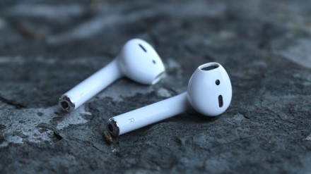 Naujas „Apple Music“ formatas turės juokingą trūkumą – neveiks su „Airpod“ ausinėmis