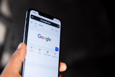 „Google“ atleido dešimtis darbuotojų dėl netinkamo duomenų naudojimo