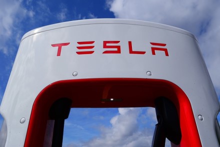 „Tesla“ ruošiasi tapti technologijų bendrove?