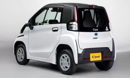 „Toyota“ sukurtas kompaktiškas elektromobilis kausto japonų dėmesį