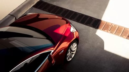 „Tesla“: laukiantys pigaus ir kompaktiško elektromobilio turės gerokai nusivilti