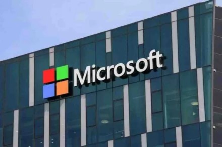 „Microsoft“ stabdo savo produkcijos prekybą Rusijoje